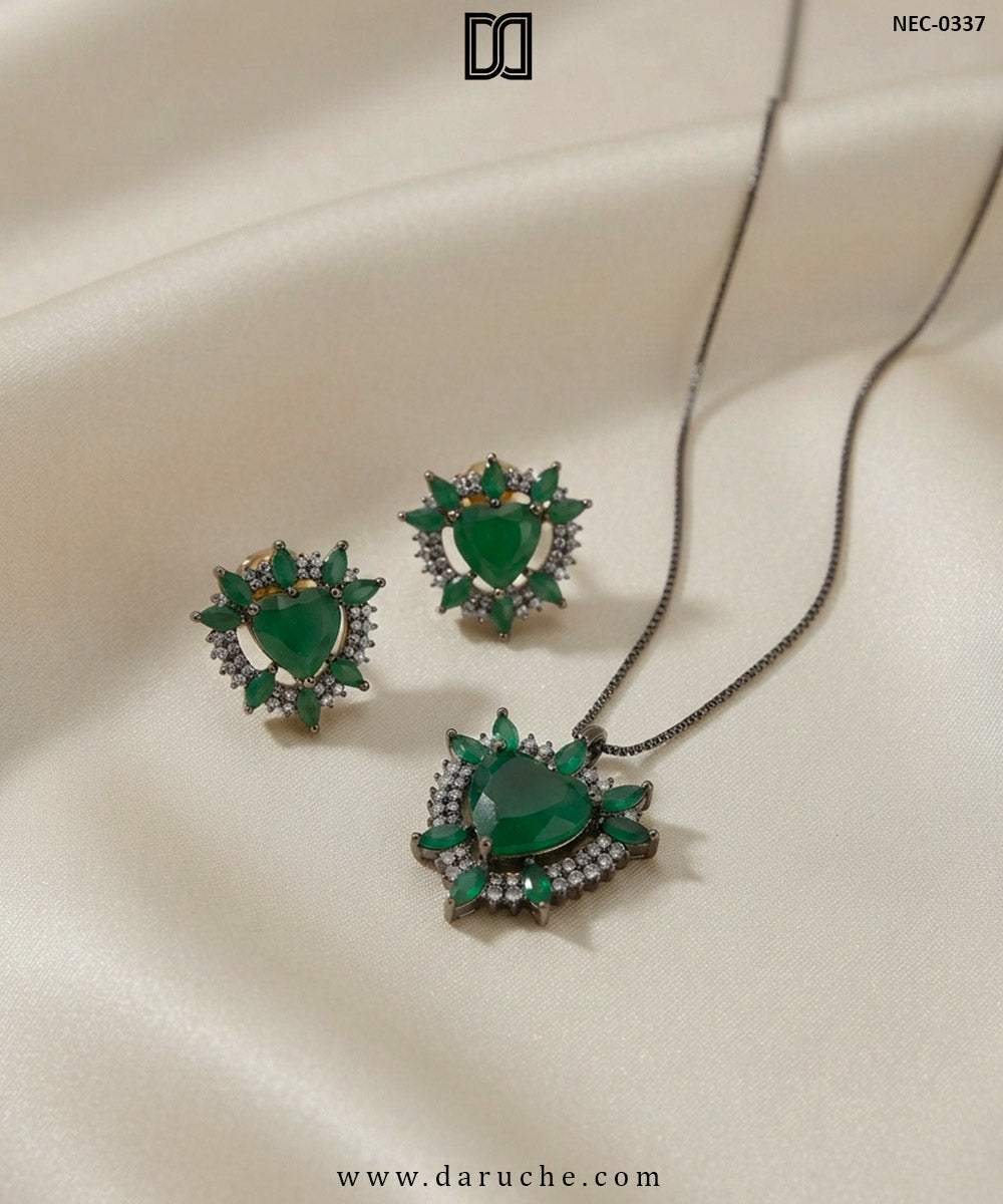 Palmira Emerald Antique Necklace Set