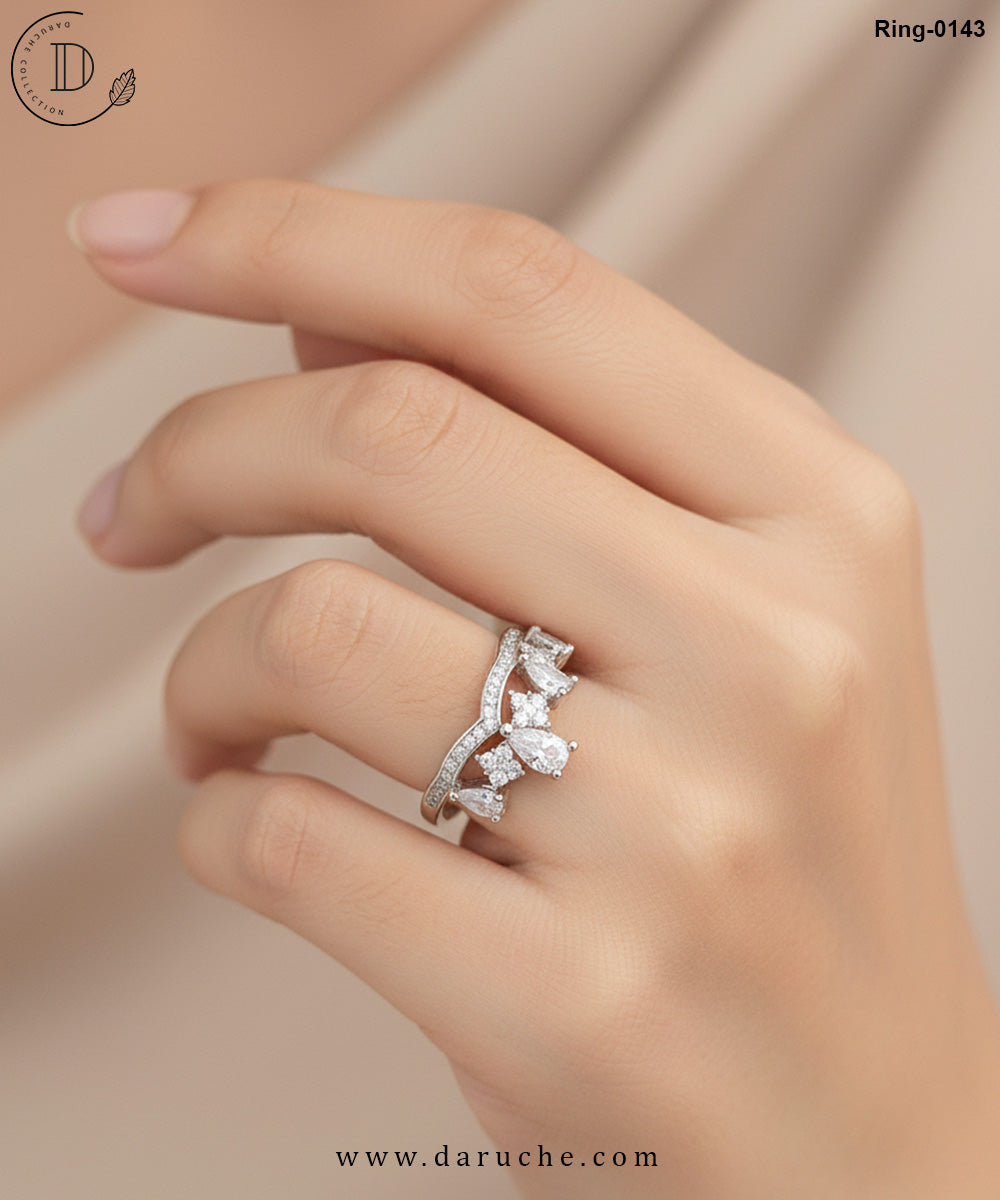 Elegant Queen Finger Ring