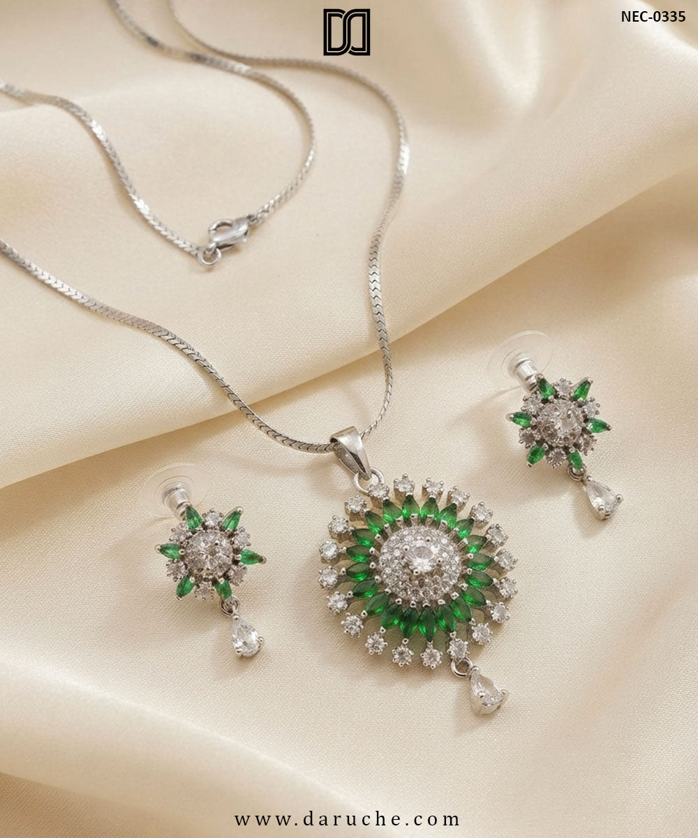 Nerine Emerald Necklace Set